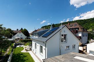 Haus_mit_Solarzellen